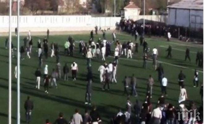 Побеснели хулигани пребиха зверски 14-годишни футболисти


