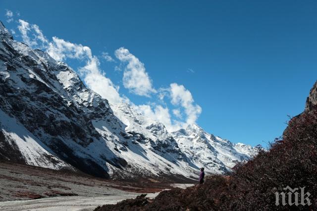 Около 100 чуждестранни алпинисти са били спасени край национален парк Лангтанг