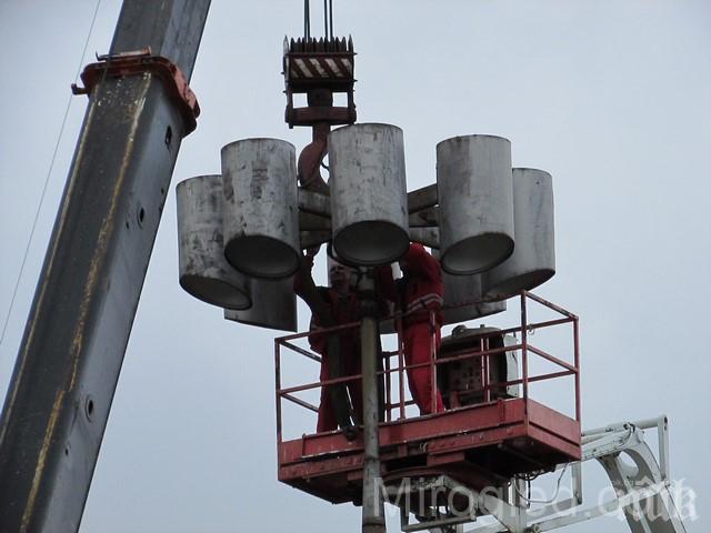 Демонтират лампите на площада в Перник