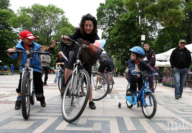 Зрелищно шоу с велосипеди превзема улиците на Велико Търново 