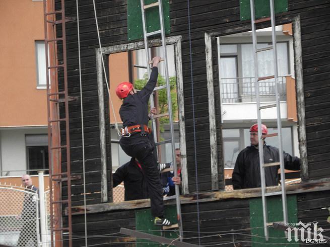 ПИК TV: Благоевград със спасителен отряд, огнеборците щурмуват учебна кула