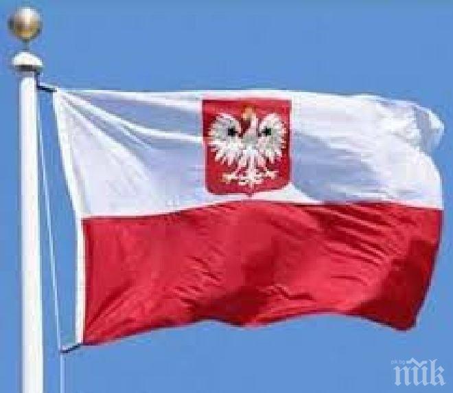 Полски министър подаде оставка заради носене на оръжие