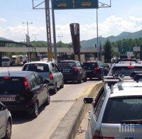 Опашки от автомобилисти затапиха и българо-гръцката граница