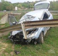 Шофьор се блъсна в мантинела при гонка с полицията в Разградско
