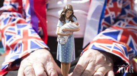 гигантски мечки чакат раждането кралското бебе