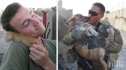 войници бездомни животинки станаха добри приятели