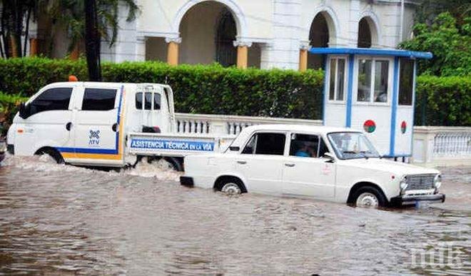 Най-малко трима души са загинали при проливните дъждове в Хавана