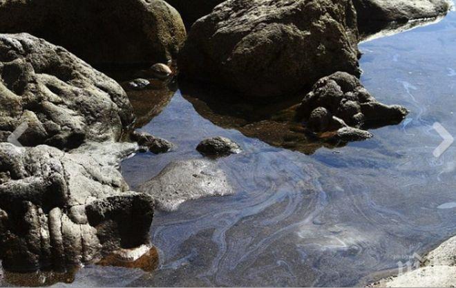 Все още изтича гориво от руския траулер, 15 дни след потъването му край Канарските остров