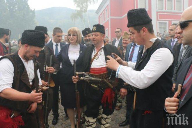 Цачева почете героите на Априлското въстание в Клисура