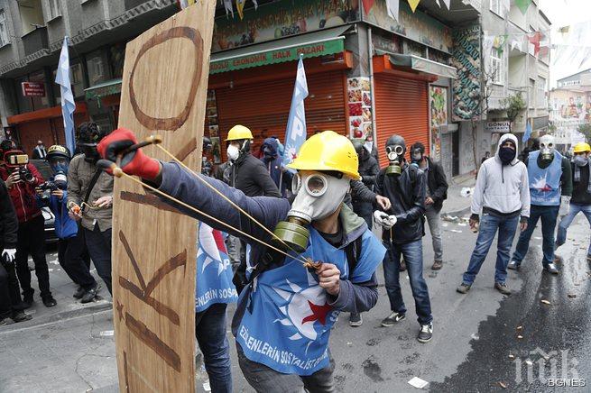 Полицията използва вода и газ срещу протестиращи в Истанбул