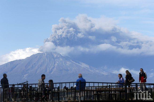 Червена тревога, вулканът Калбуко в Чили изригна за трети път