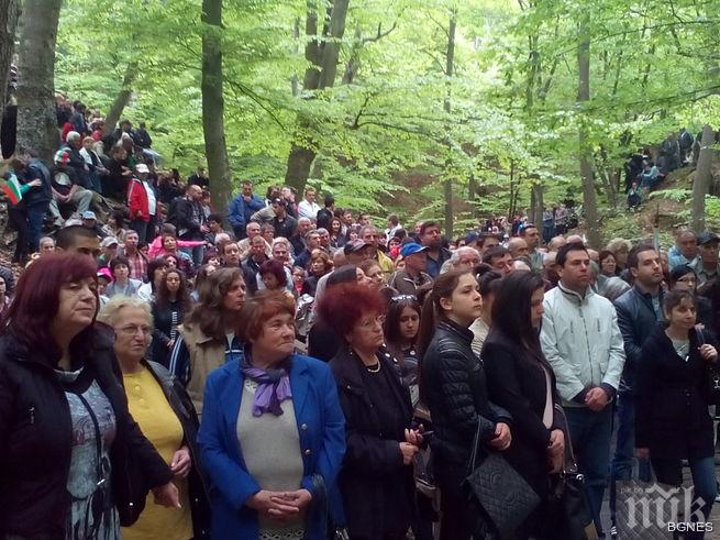 Стотици сведоха глави в местността Оборище