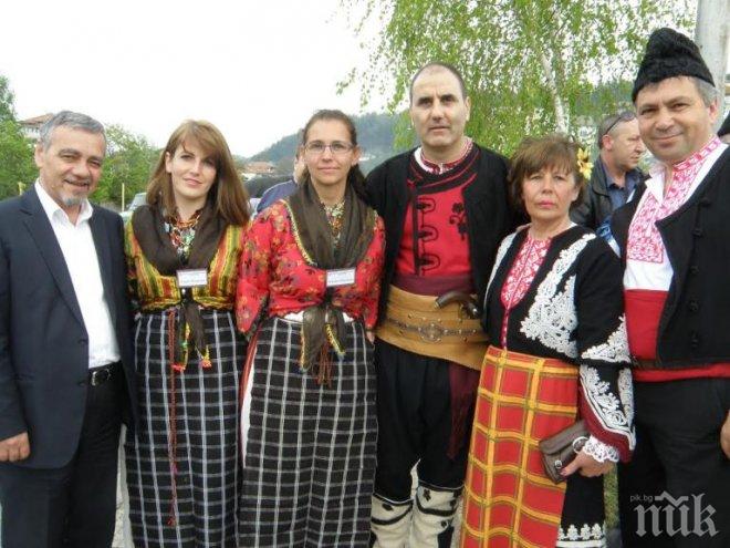 Цветанов облече македонска носия за празника на родопските ястия в Златоград
