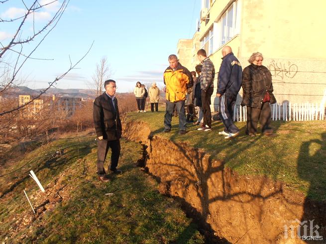Политически скандал заради свлачищата взриви Кърджали!