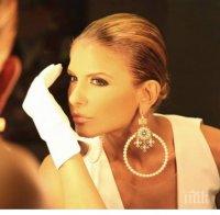 Анелия движи с тайнствен мъж