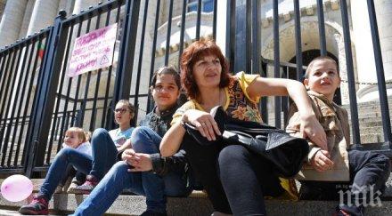 пик родители поискаха поне години присъда акушерката пребила дете