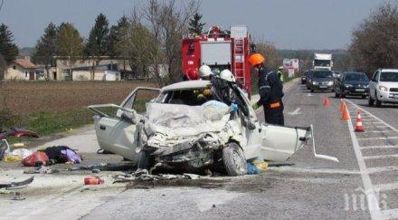 зверска катастрофа първомай военен спътникът загинаха колата изхвърча 100 метра удара