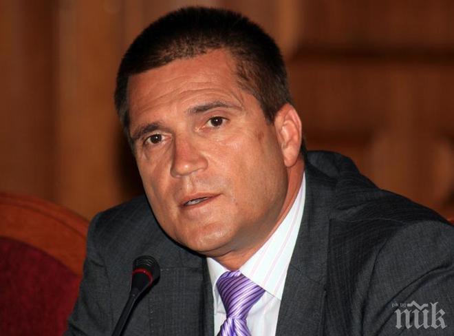 Николай Цонев призова Цветан Василев да се върне в България