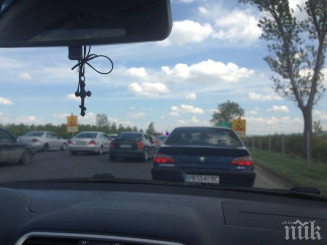 ЗА ТРИ ДНИ! Разрешават шофиране и в аварийната лента на АМ Тракия и Хемус