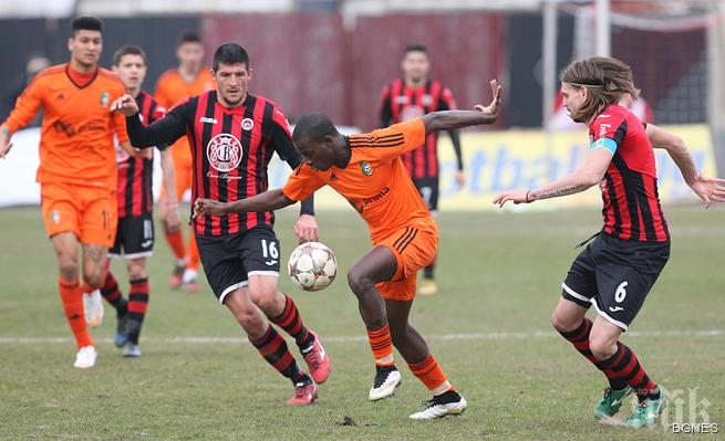 Претендентите за Европа Литекс и Локомотив Сф с нулево реми 