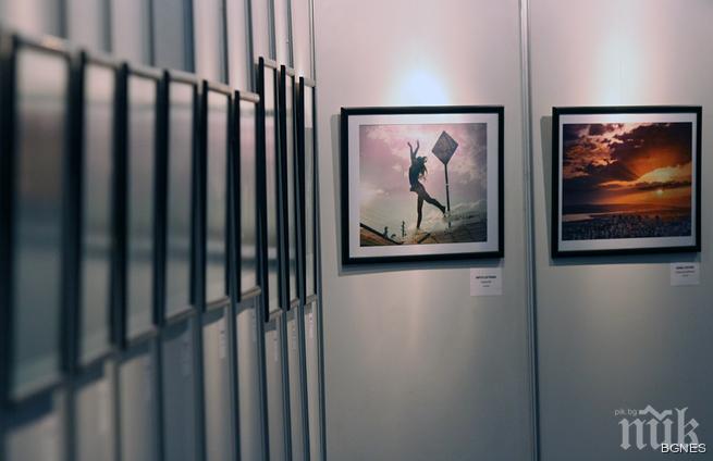 Фотоизложба разкрива необикновеното в обикновените неща в града