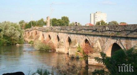 реставрират старият мост свиленград река марица