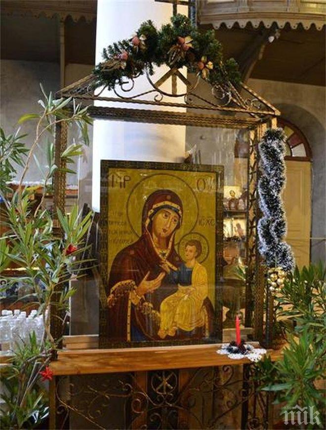 ПИК TV: Асеновград отнесе чудотворната си икона до Бачковския манастир