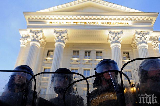 Полицията разпръсна протеста срещу правителството в Скопие (обновена)