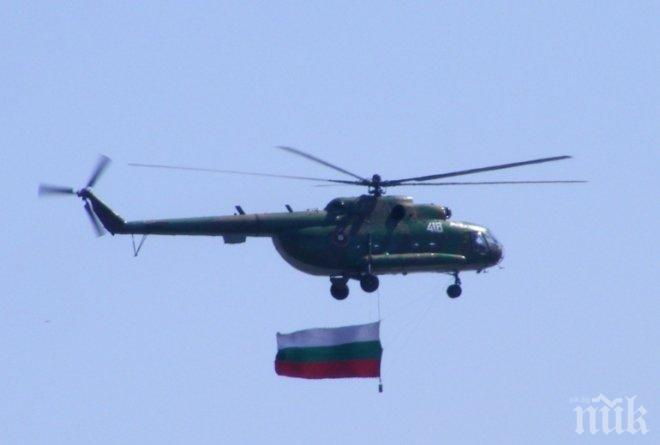 ПИК TV: Вижте най-скромния парад в историята на армията ни. В небето се вдигна само един вертолет