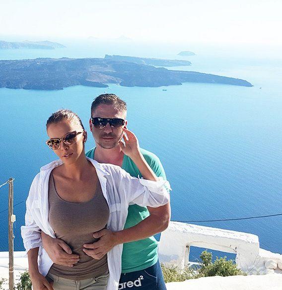 Галена показа сочно барабанче на Санторини! Виж горещи снимки от семейната почивка (снимка)