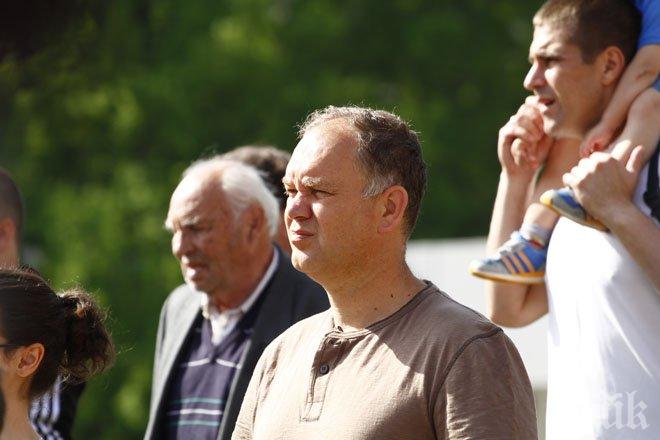 САМО в ПИК! Кадиев се тропоса като изтърсак на парада за Гергьовден! Приятелят на Цветан Василев показа, че не уважава държавните символи!