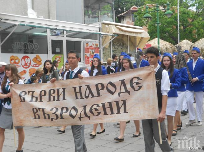 1407 ученици напуснали чиновете