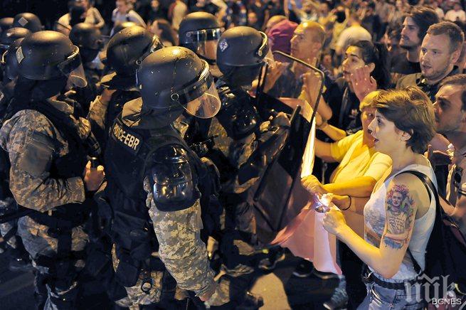 Хелзинкският комитет: Използвана е безразборна и прекомерна сила срещу протестиращите в Скопие