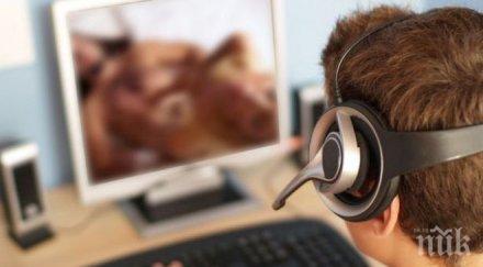 уволниха мъж часа гледане порно