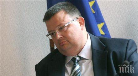 цацаров 1700 души укриват излежават присъдите