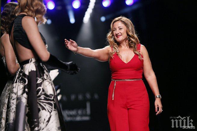 Официалните облекла на Соня Пеня остават дълги и догодина