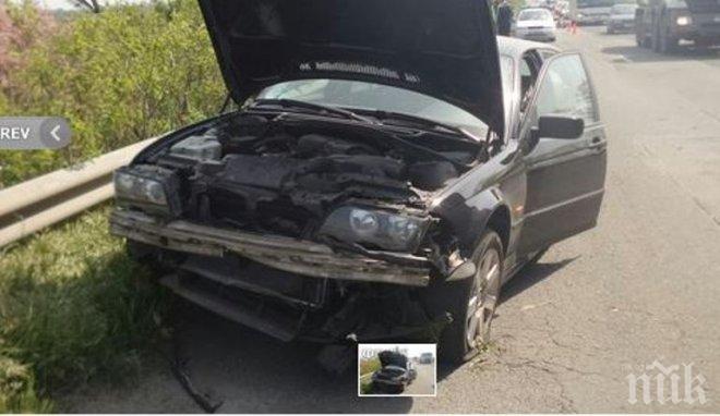 БМВ и „Субару“ се блъснаха на входа на Бургас откъм Слънчев бряг, има ранен (снимки)