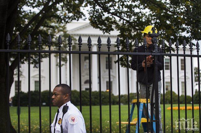 Укрепват оградата на Белия дом