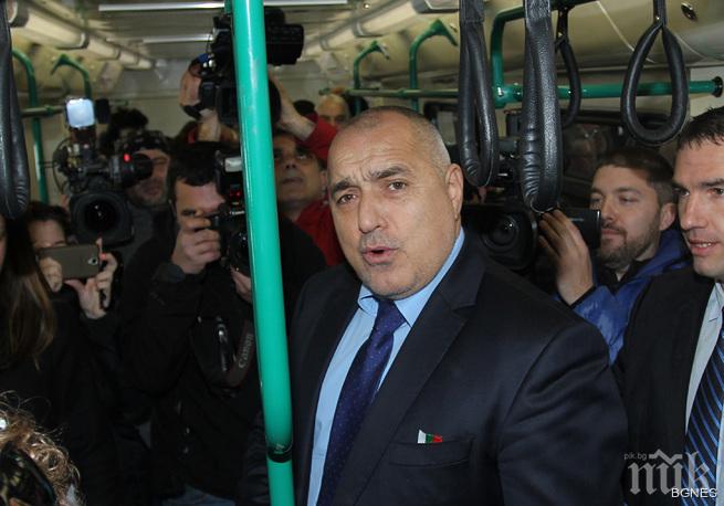 Откриване на спирка на градския транспорт събра държавния елит