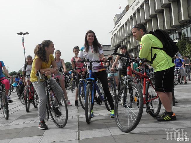 Над 300 ученици участваха в колоездачна обиколка на Благоевград