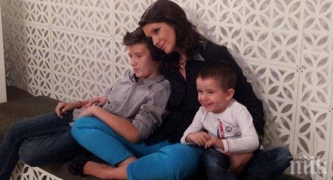 Шок! Кали дресира децата си с шамари