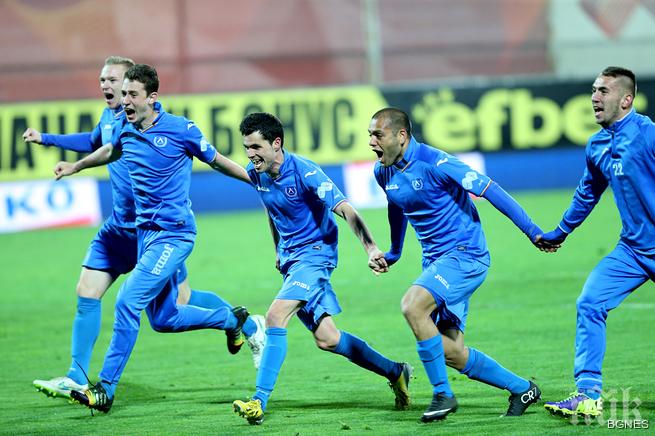 Давид Серано плаши Левски с ФИФА