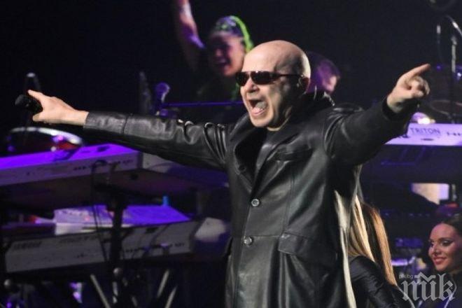 Първо в ПИК! Слави като прероден след концерта – свали очилата и припка като момченце (снимка)