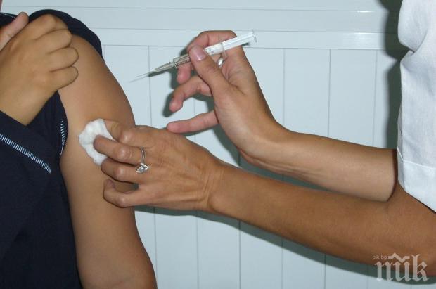 Задължителна ваксинация срещу COVID-19 на медиците, искат във Франция