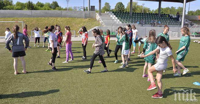 В Разград момичета играят футбол