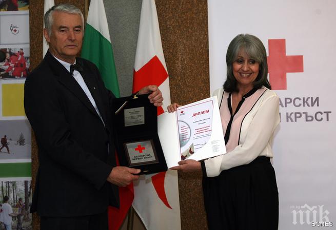 Попова: Трябва да се работи за защита на човешкото достойнство