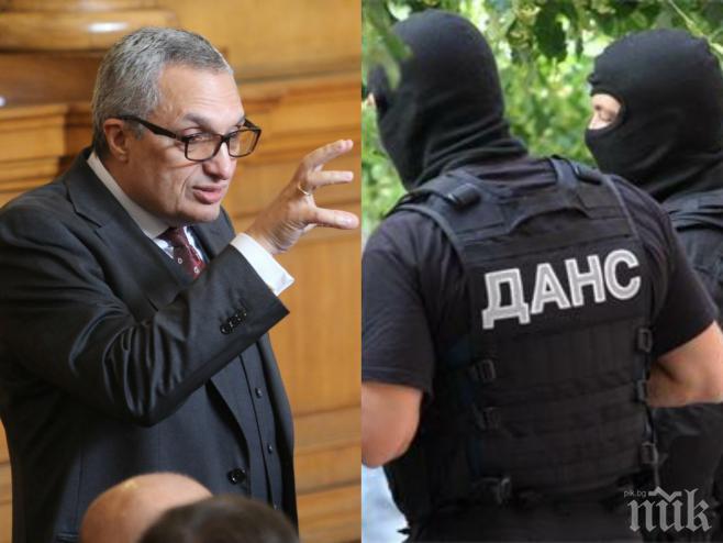 Ще стигне ли държавата докрай в разплитането на престъпния пъзел за подправените депозити? Ще свалят ли банковата тайна за Костов? Има ли глупаци, които да вярват, че Командира има само 100 000 евро?