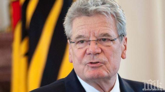 Президентът на Германия се поклони на загиналите съветски войни във Втората световна война, Плевнелиев - не