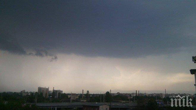  Агенция за борба с градушките: Изстреляли сме над 350 ракети в Южна България 