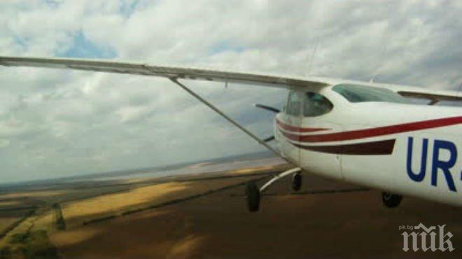 Самолет се заби в път в САЩ, четирима загинаха!